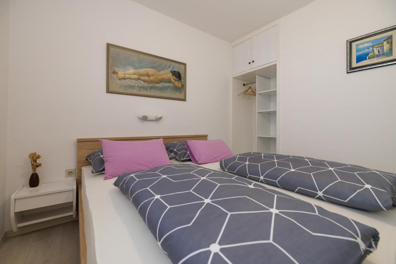 Apartments Lovorik Krk Town Bagian luar foto