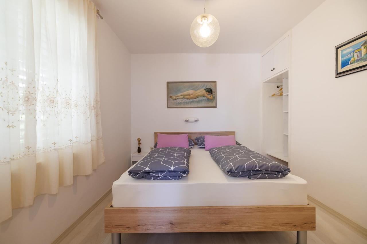 Apartments Lovorik Krk Town Bagian luar foto