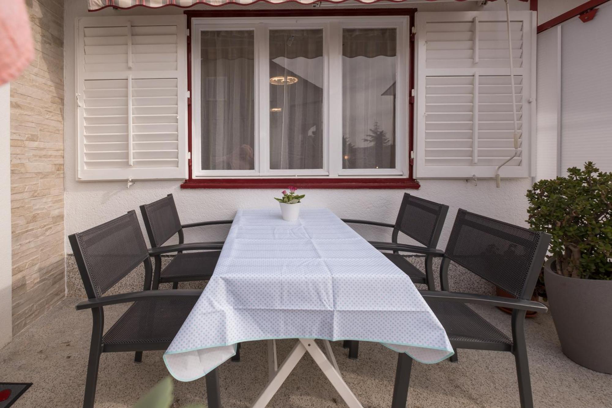 Apartments Lovorik Krk Town Bagian luar foto
