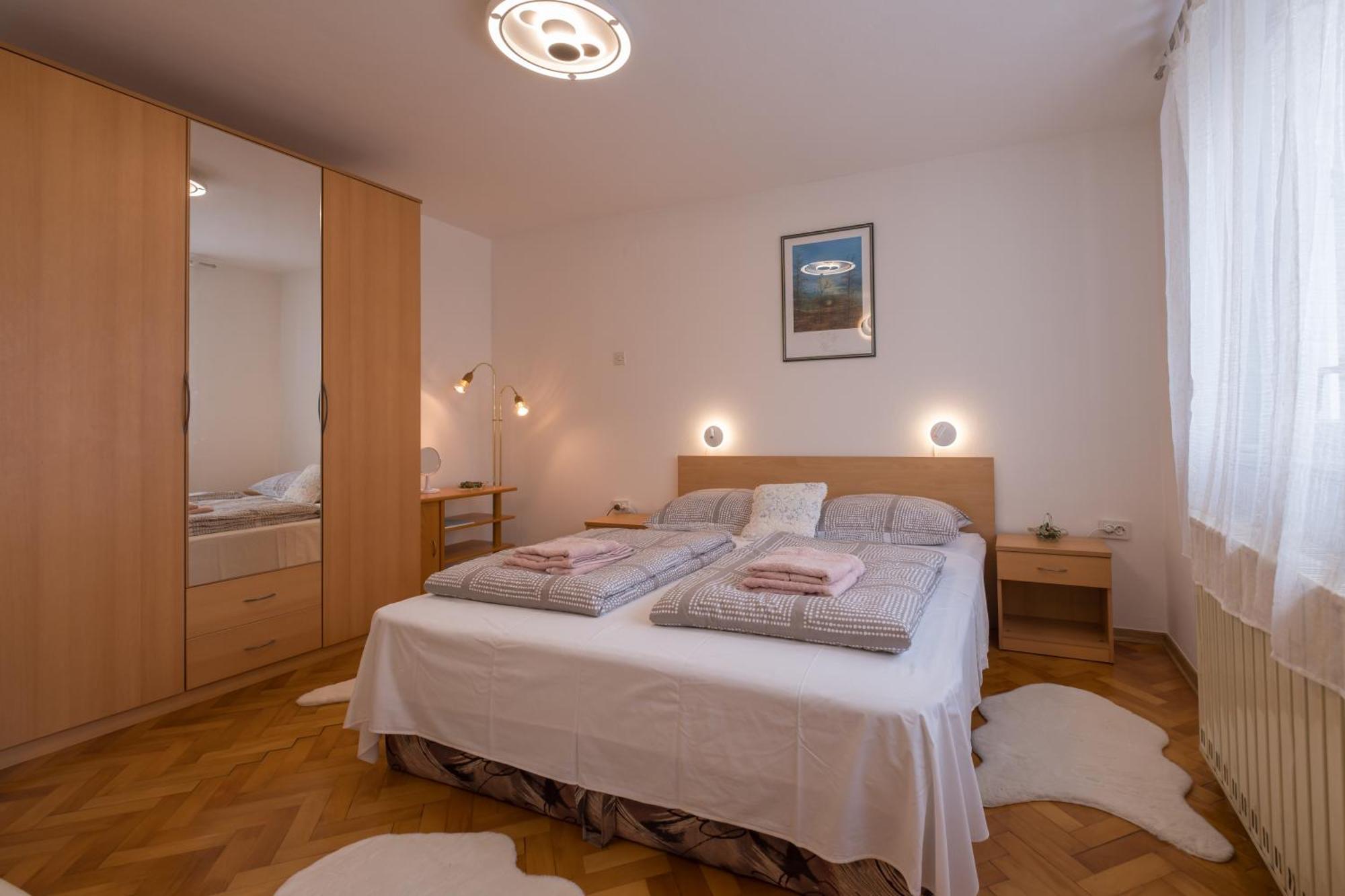 Apartments Lovorik Krk Town Bagian luar foto